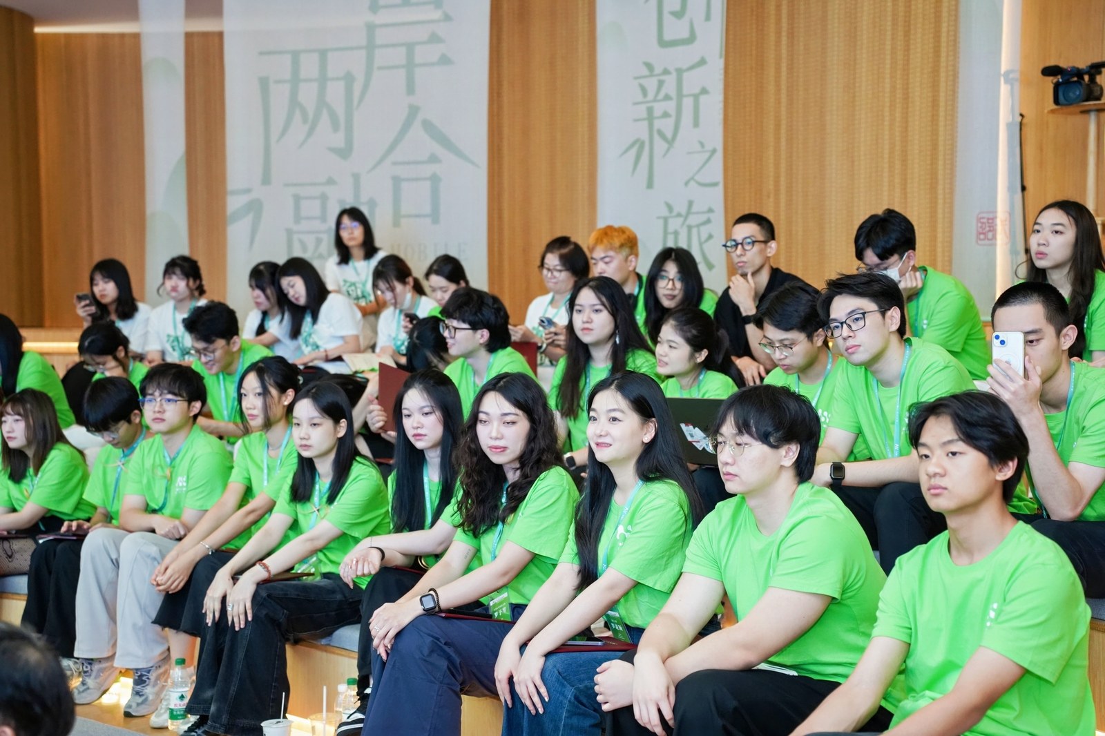 两岸青年学生参与创意营活动
